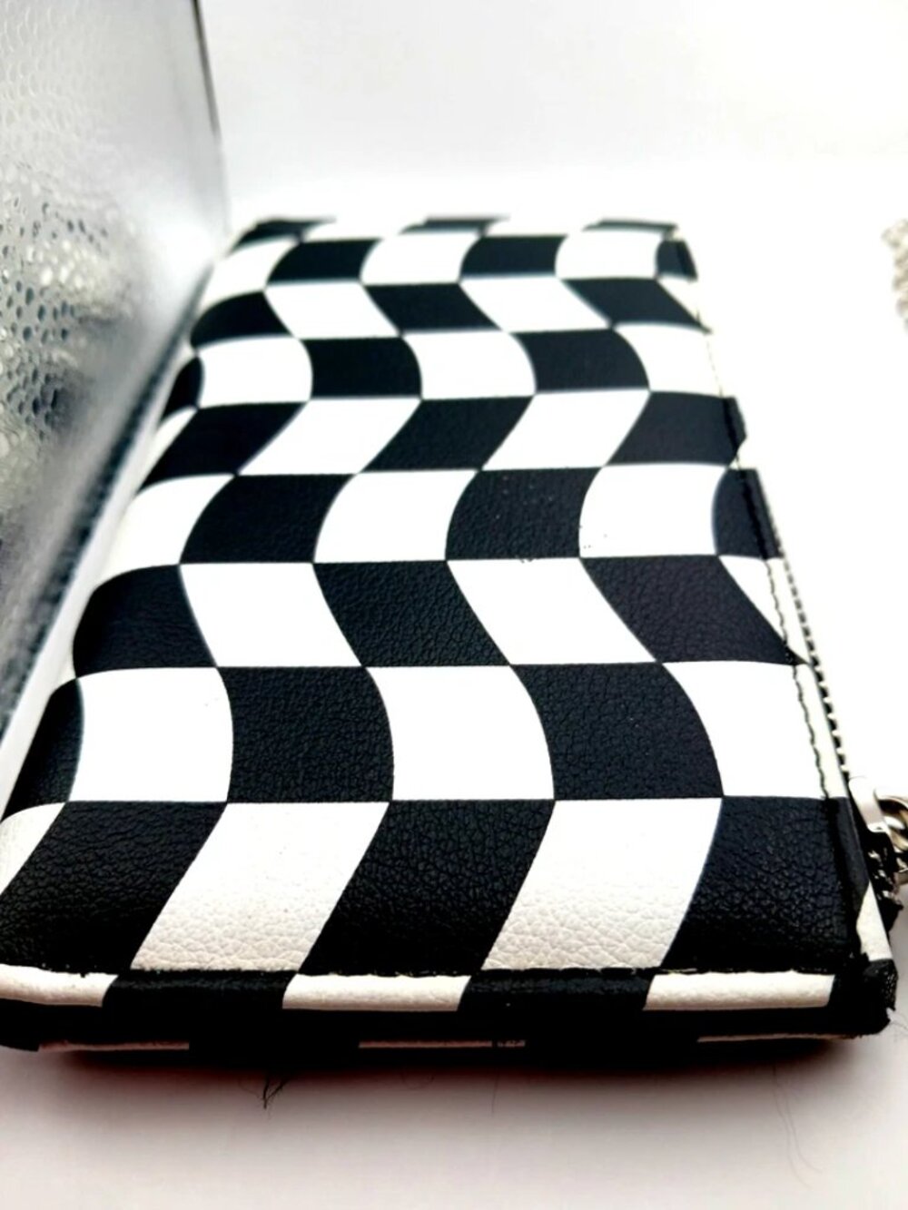 Black + White Skater Checkered Long Wallet + Metal Chain - Picture 3 of 10